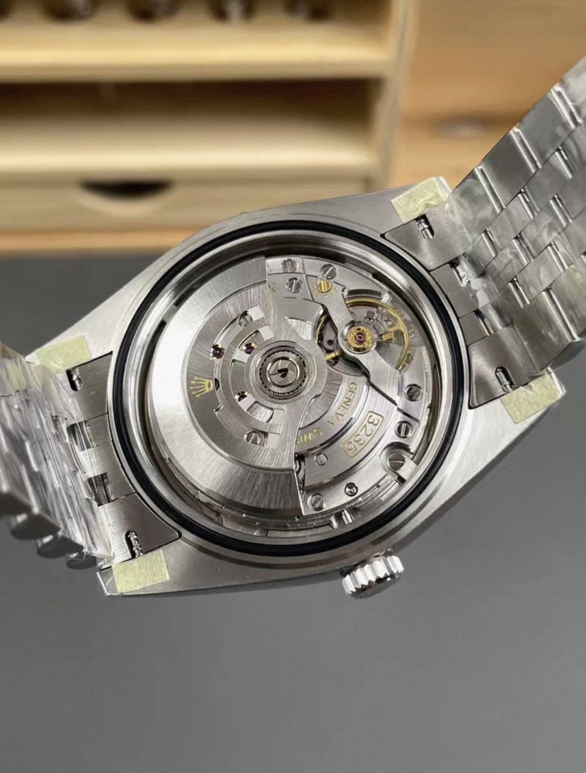 VS Rolex Datejust V2 Edition with White Gold Bezel, Grey Dial, 41mm, and Caliber 3235 Movement